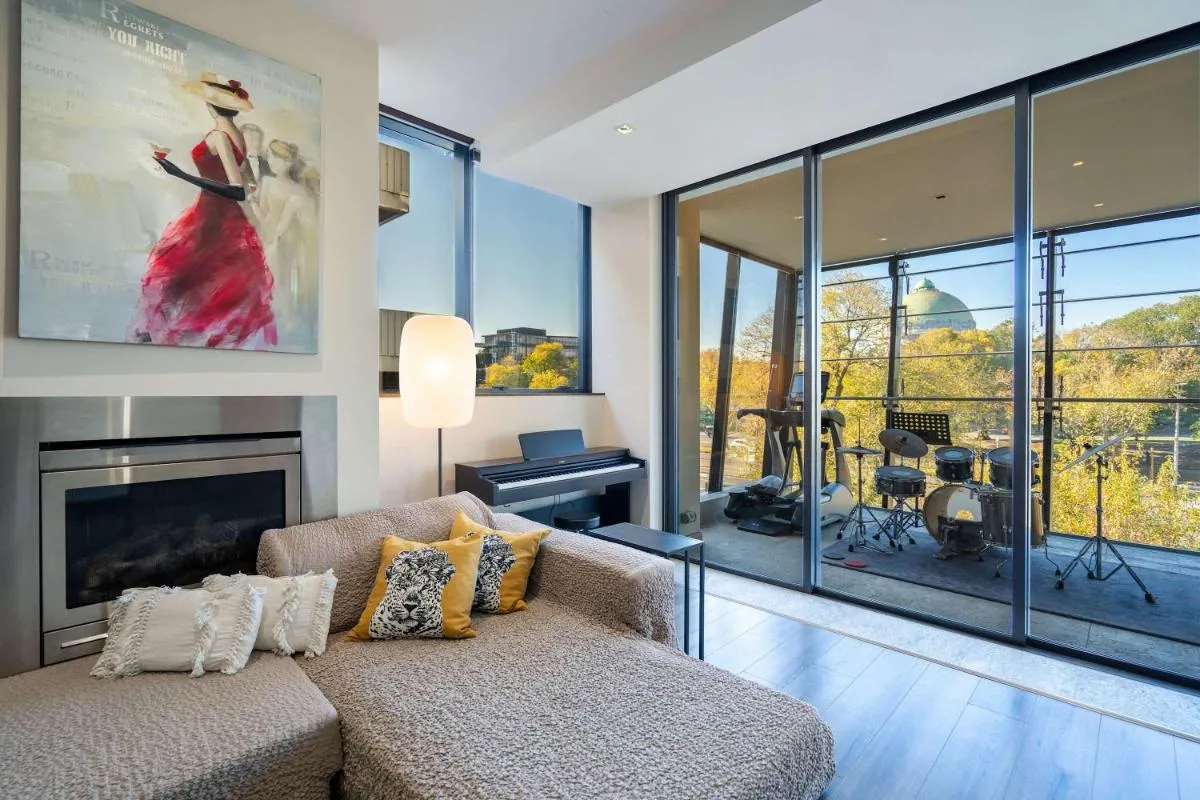 Grand St Kilda 2-story Sub-Penthouse — 5