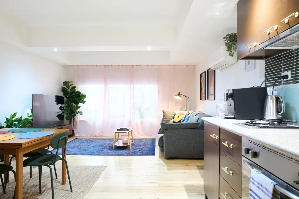 Heritage Hideaway – Refurbished Flinders St Gem