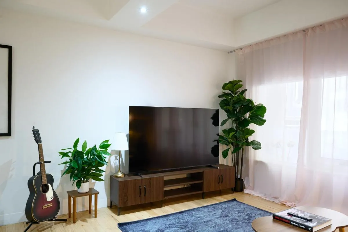 Heritage Hideaway – Refurbished Flinders St Gem — 5