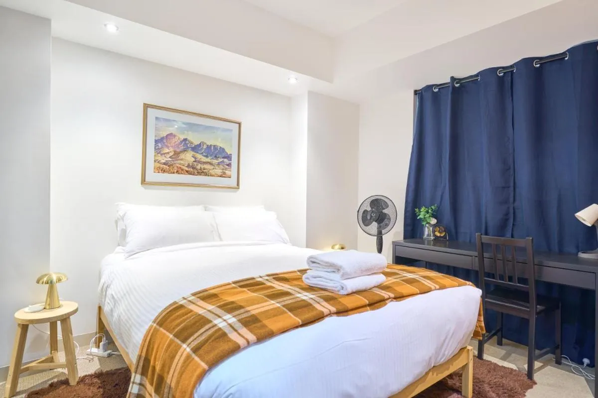 Heritage Hideaway – Refurbished Flinders St Gem — 2