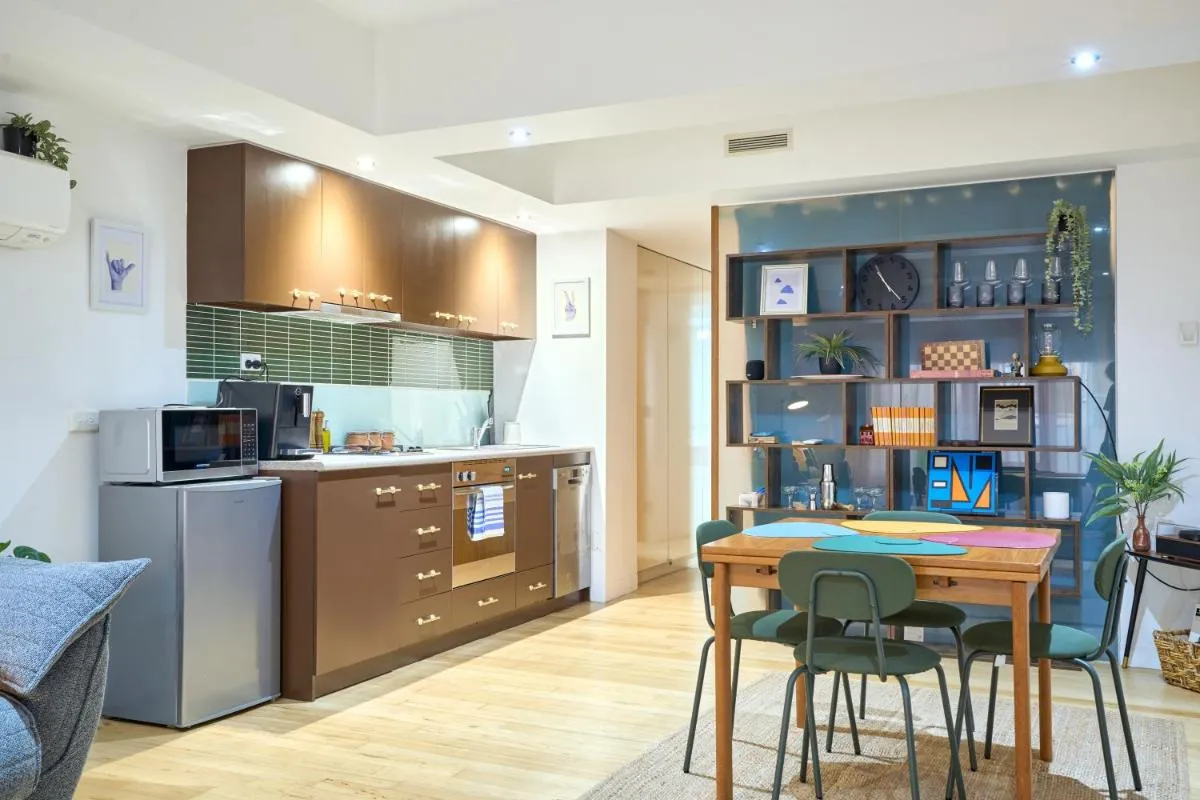 Heritage Hideaway – Refurbished Flinders St Gem — 4