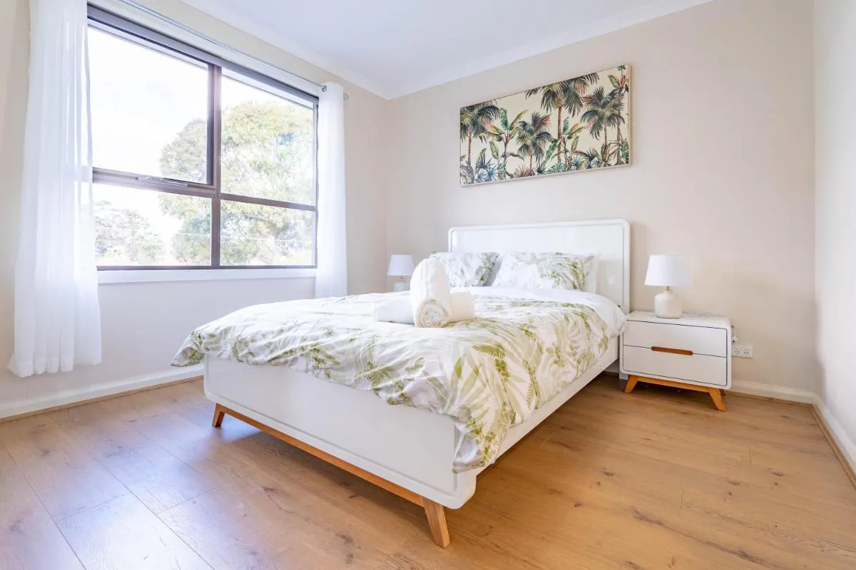 Hidden Gem – 3 bedroom townhouse in Heidelberg West — 2