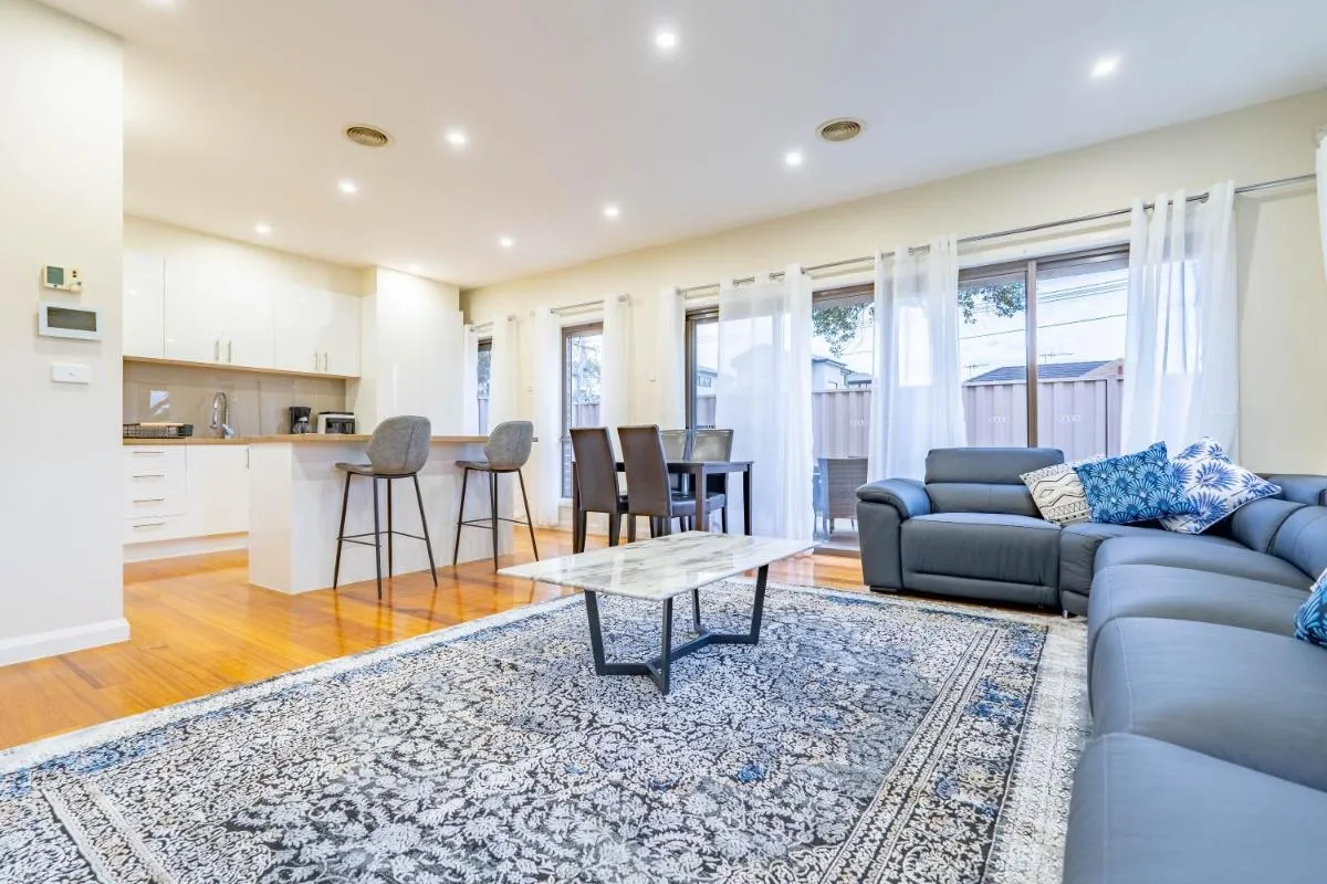 Hidden Gem – 3 bedroom townhouse in Heidelberg West — 4