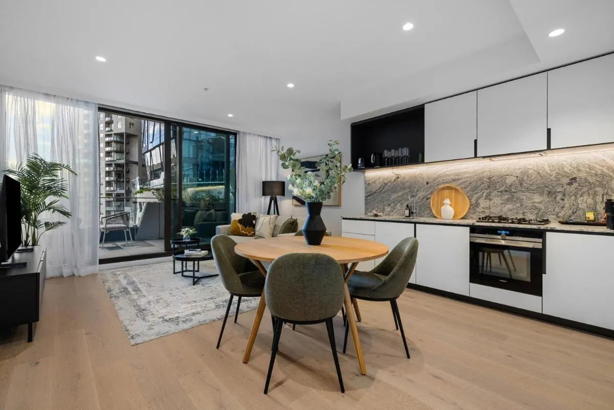 High-End with huge outdoor deck, Heated Pool, Gym, — 5