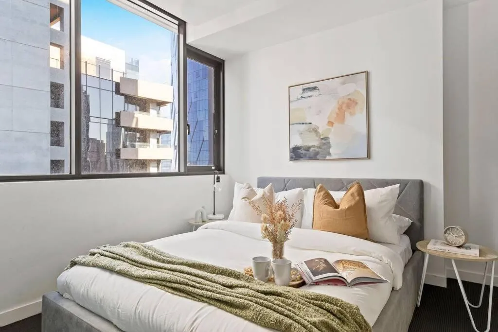 High-Rise 2BR Apt CBD I Pool, Gym & Prime Location — 2