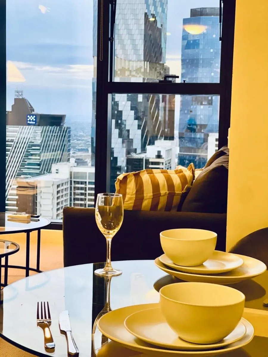 High-Rise City 1 Bed 2 Bath Retreat near Southern Cross Station — 5