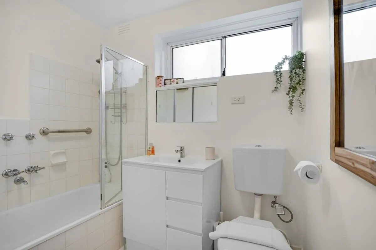 Homey 1 bdrm Thornbury Apt near restaurants+shops — 3