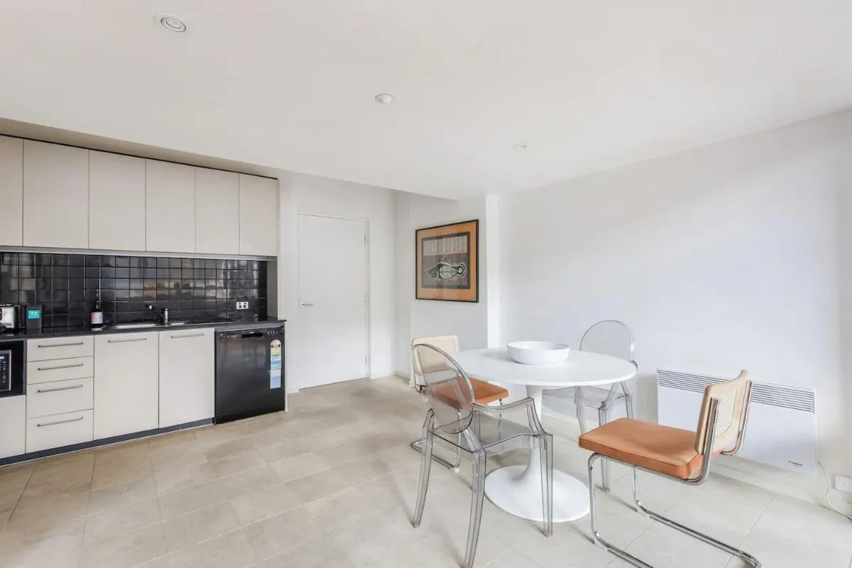Hosier Loft – Striking Industrial Vibes in the CBD — 4