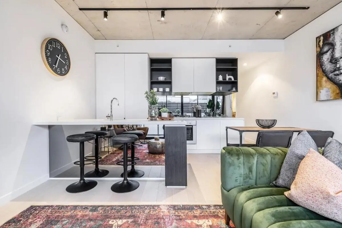 IndustrialStyle Pad in Cool Grungy Neighborhood — 4