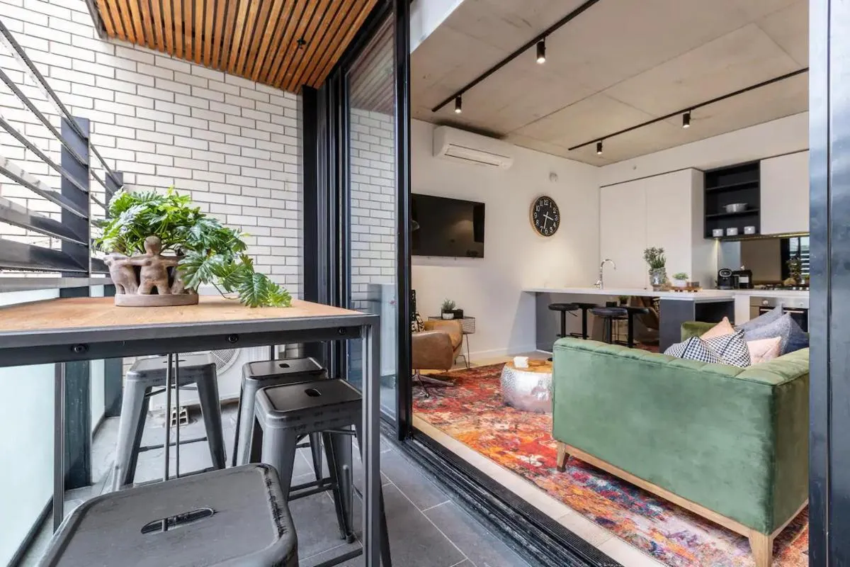IndustrialStyle Pad in Cool Grungy Neighborhood — 5