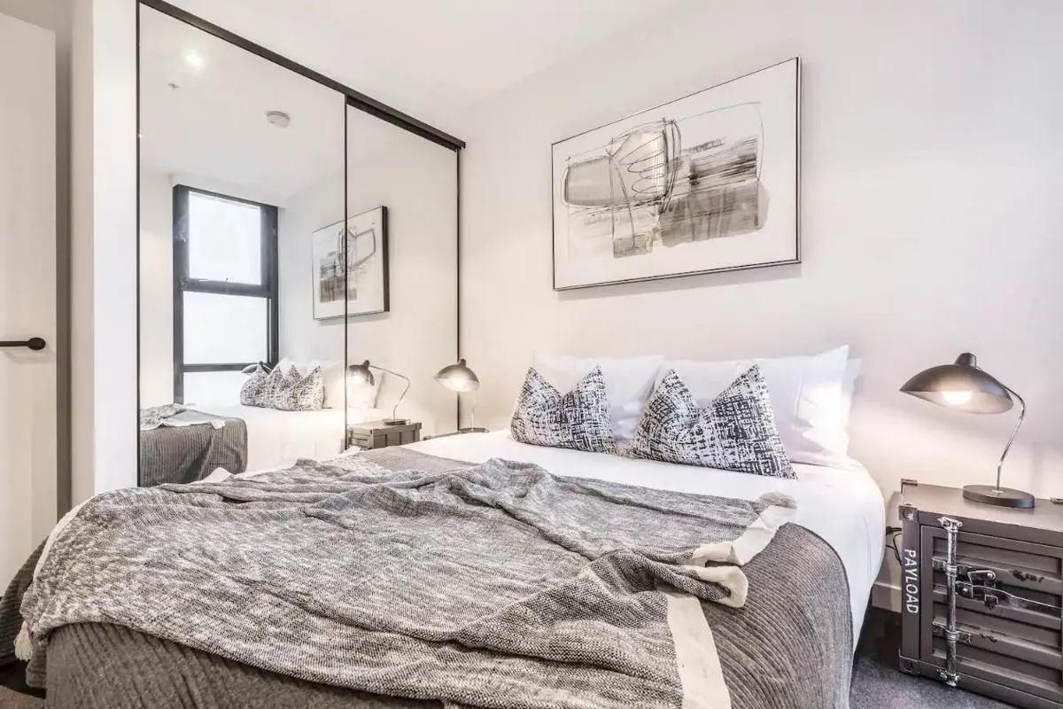IndustrialStyle Pad in Cool Grungy Neighborhood — 2