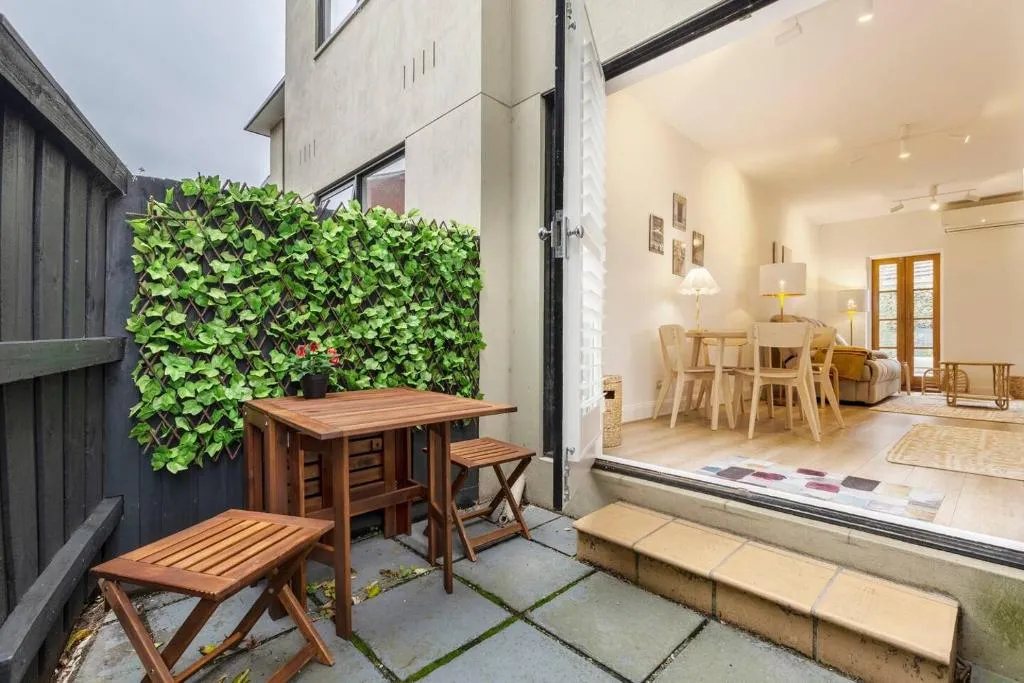 La Maison – Parisian Charm moments from High Street