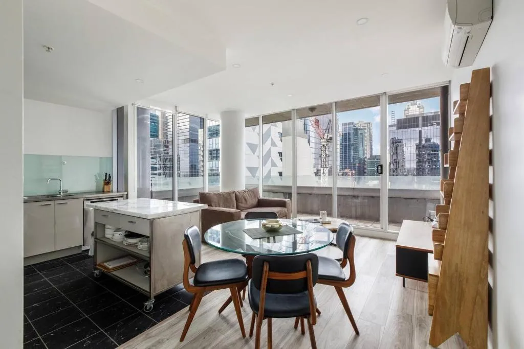 La Trobe Lookout – Poolside Retreat by State Library
