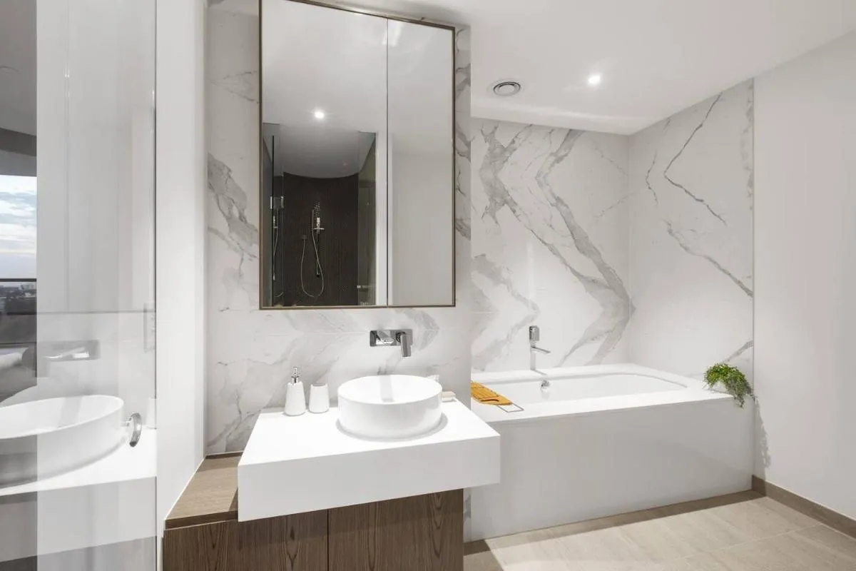 Lakeside Five Star Luxury with Uninterrupted Views — 3