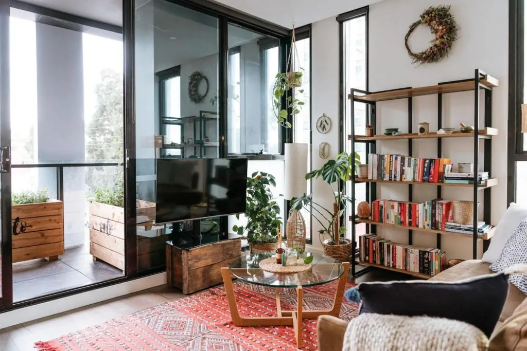 Luna, Stylish and Chic Collingwood Apartment