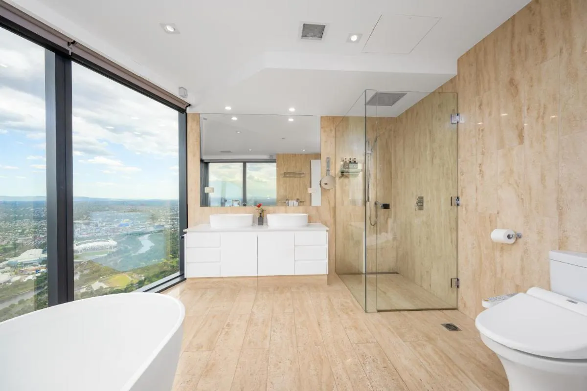 Luxurious Entire Top Floor Penthouse at Eureka Tower — 3