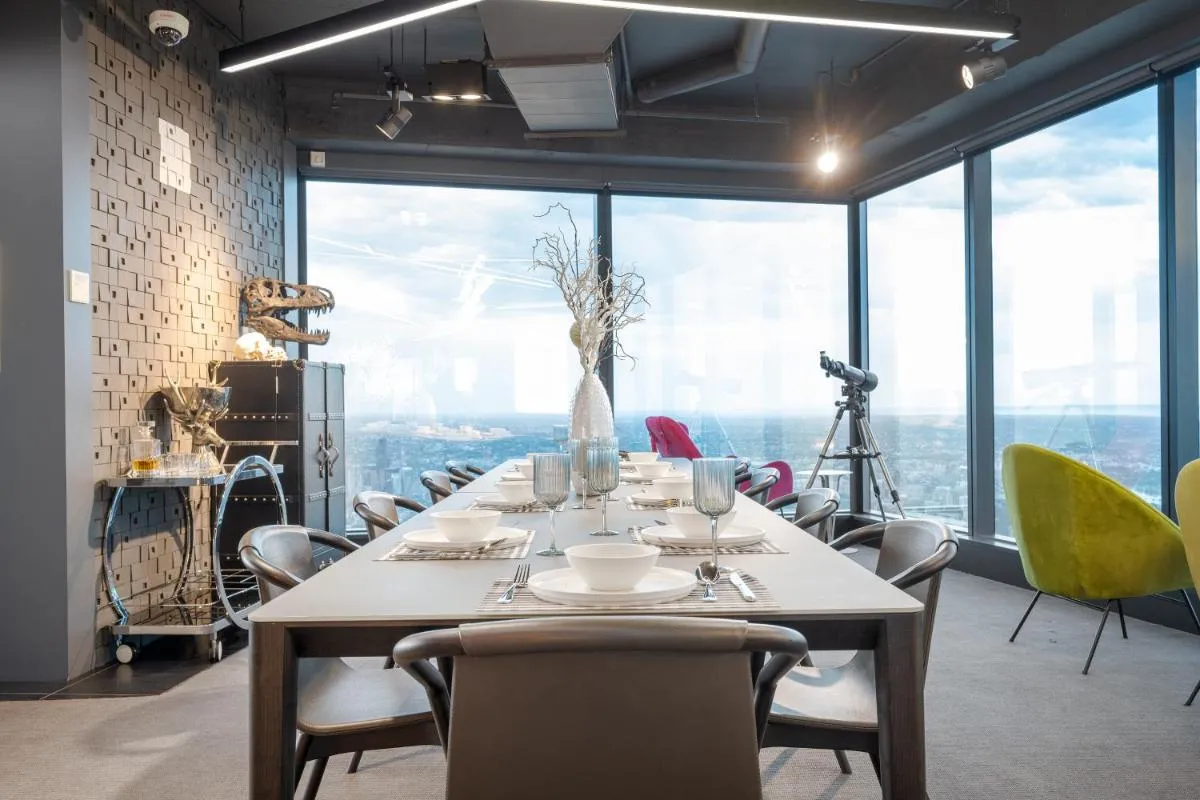 Luxurious Entire Top Floor Penthouse at Eureka Tower — 4
