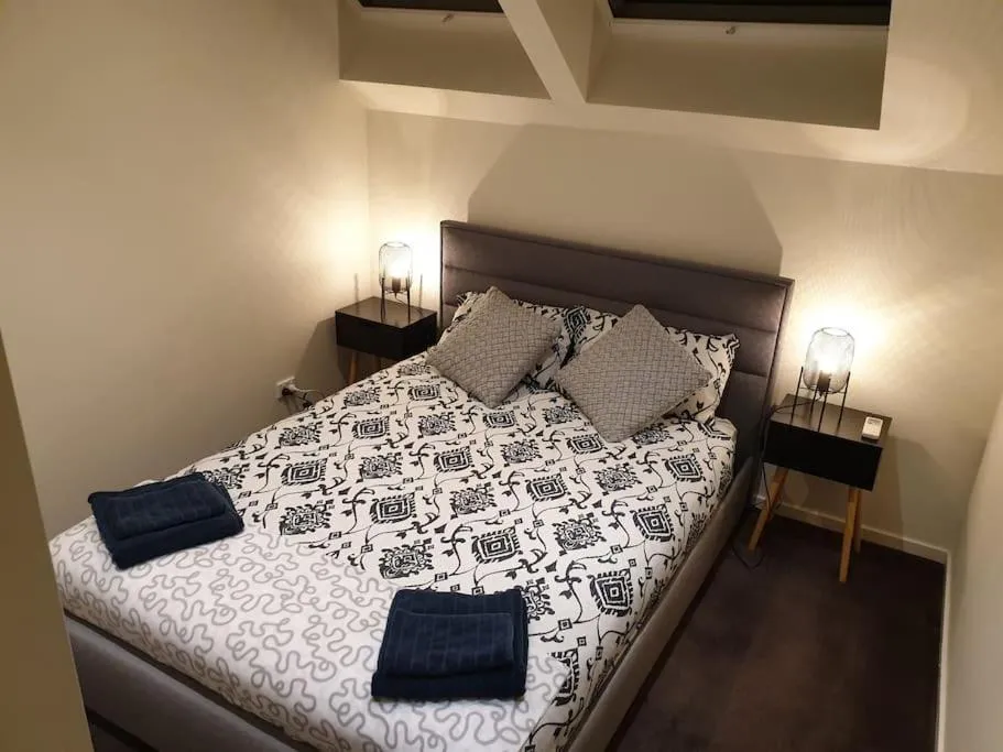 Luxurious Modern 2 Bedroom 2 Bathroom Apartment — 2