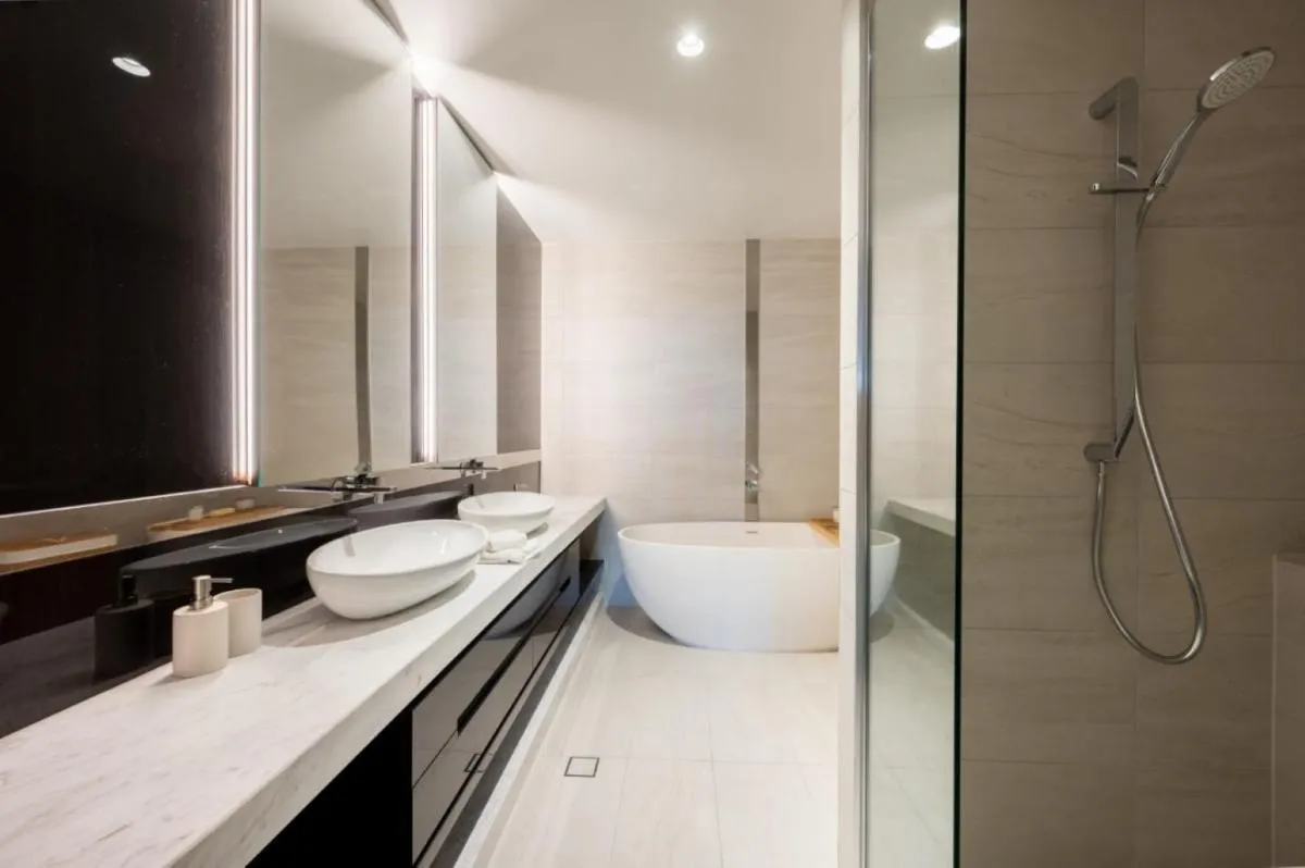 Luxury Melbourne 4 Bed Apt – Pool and Parking — 2