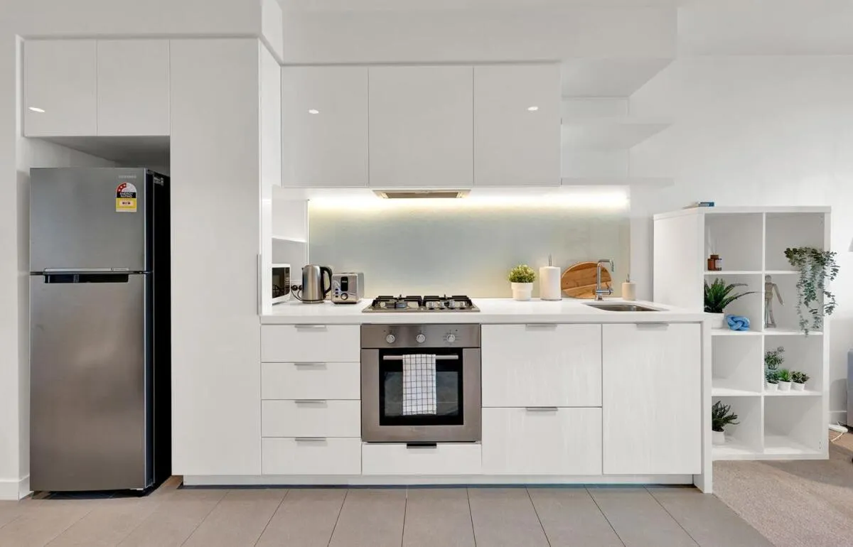 Lvl 42 2B1B Apartment with City Views – Central CBD Location — 3