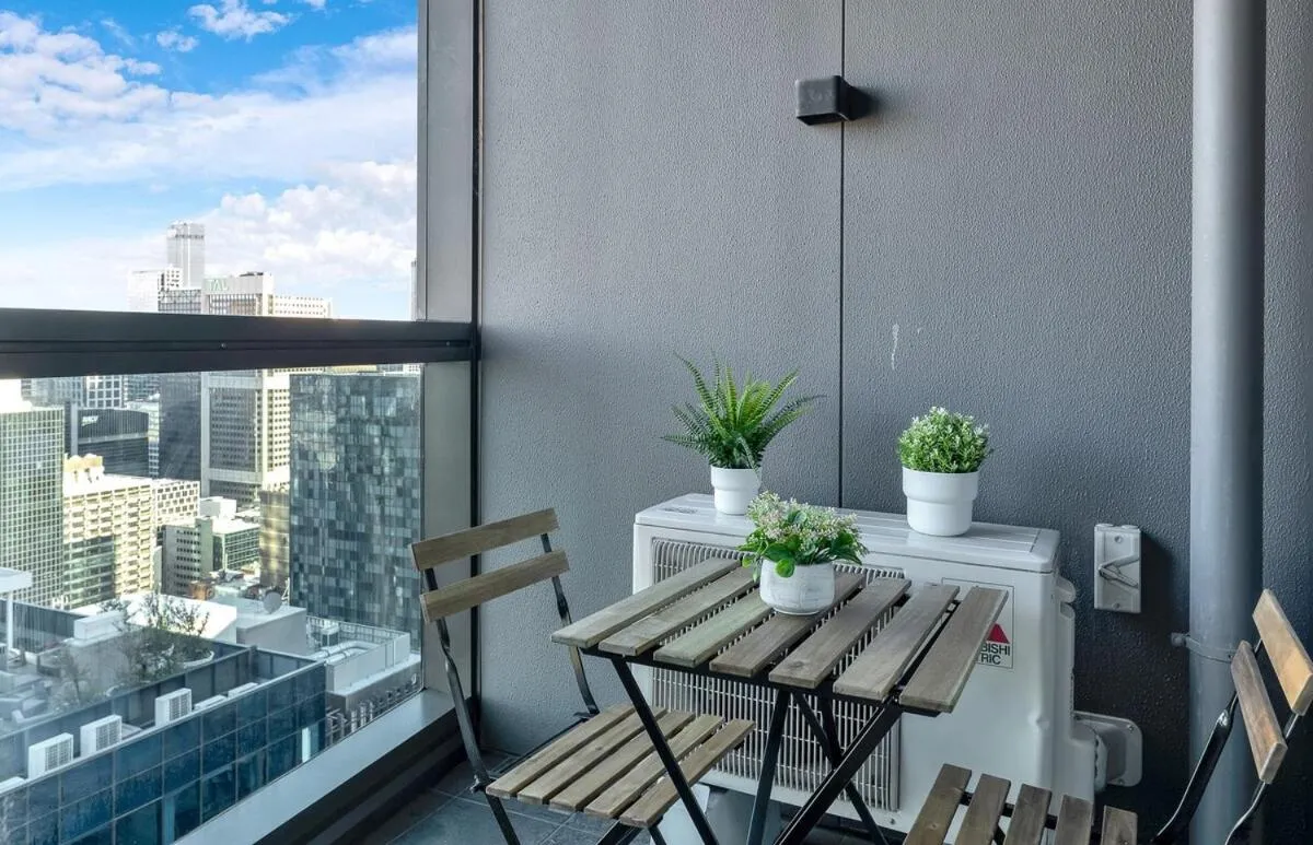 Lvl 42 2B1B Apartment with City Views – Central CBD Location — 5