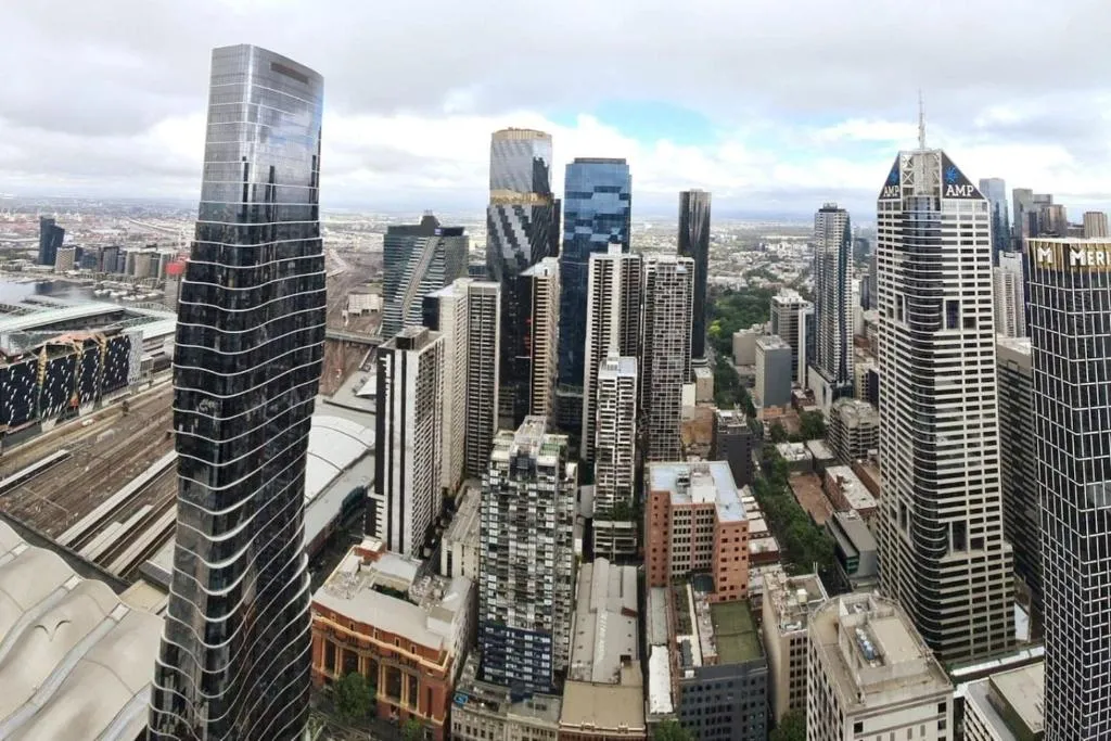 Melbourne CBD Southern Cross Collins St Skyline View Balcony
