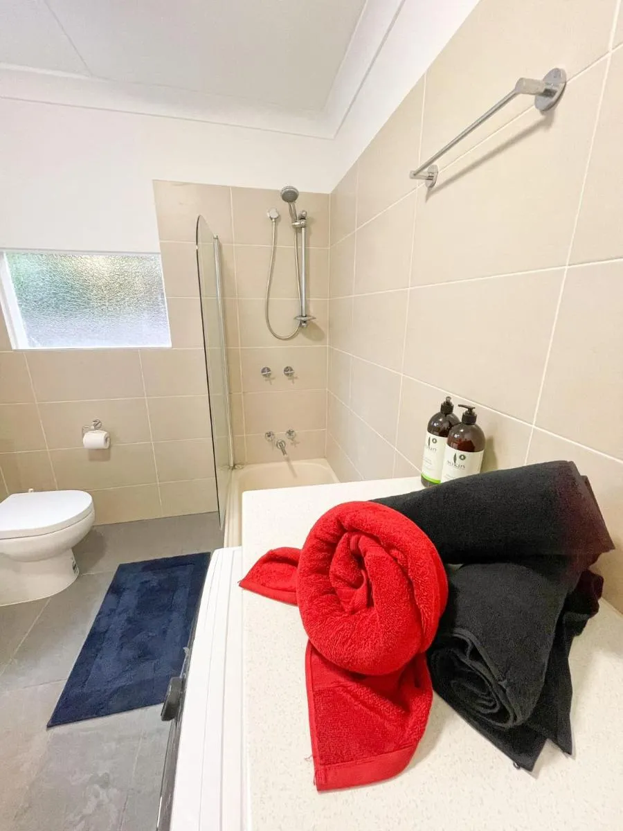 Melbourne Guest House with Parking and Courtyard — 4