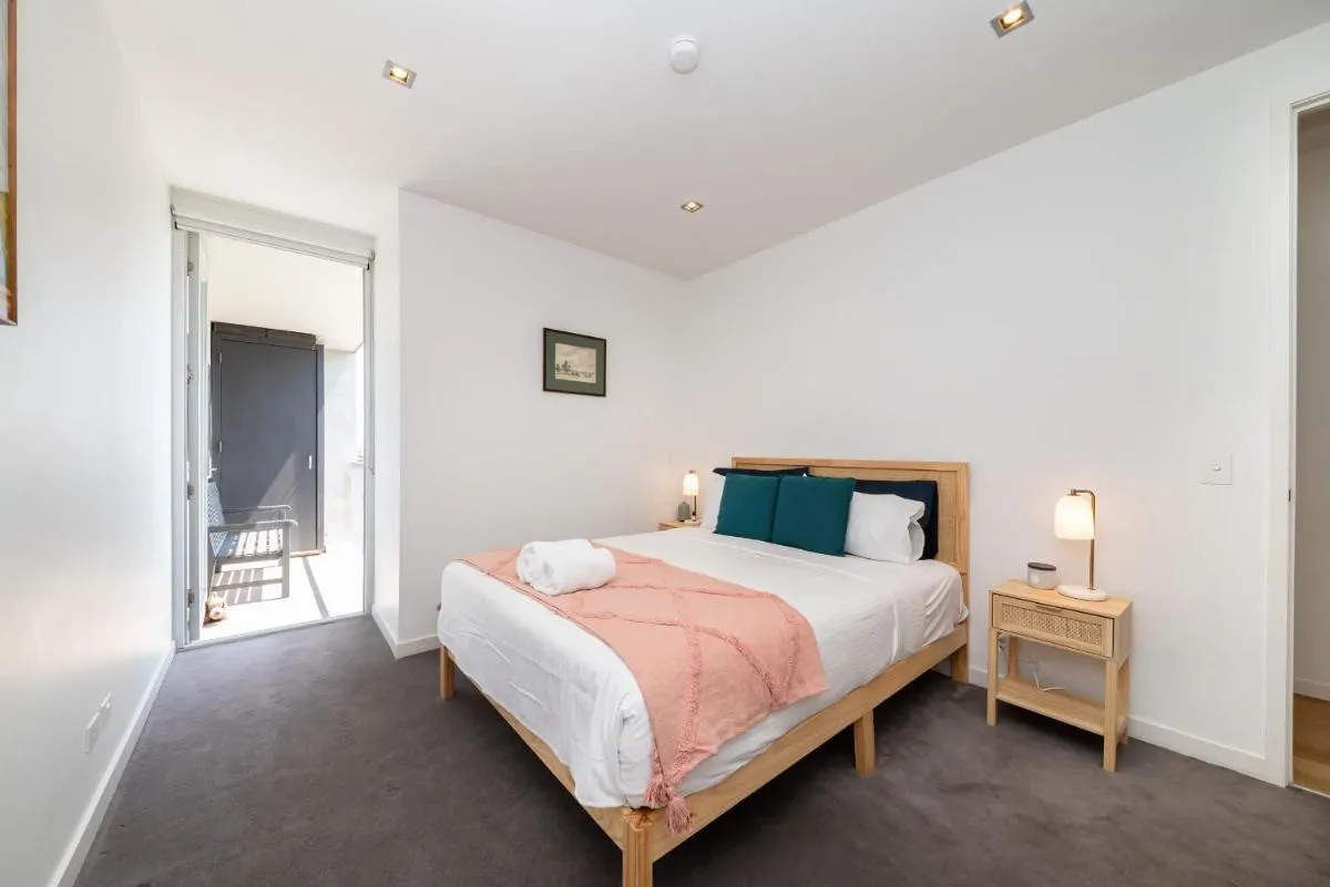 Melbourne Penthouse Apartment A Walk to Brighton Beach — 2