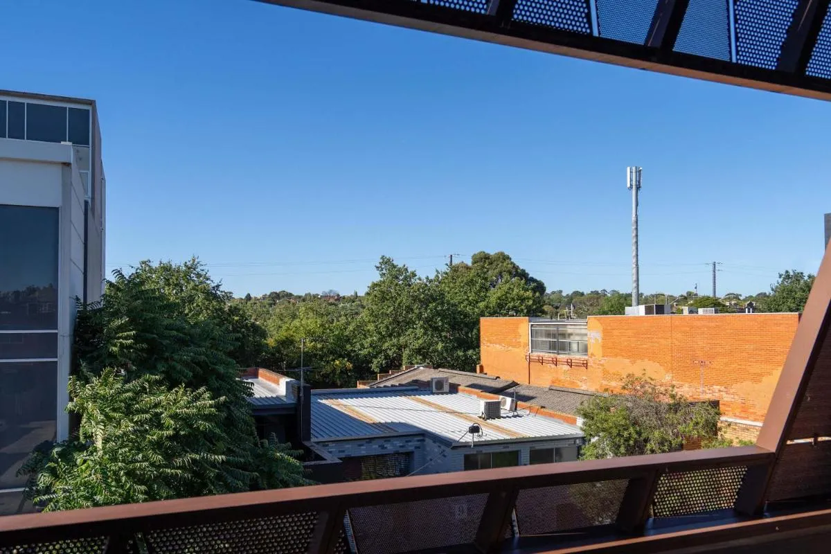 Modern 1BR Apartment with Smart TV and Views — 3