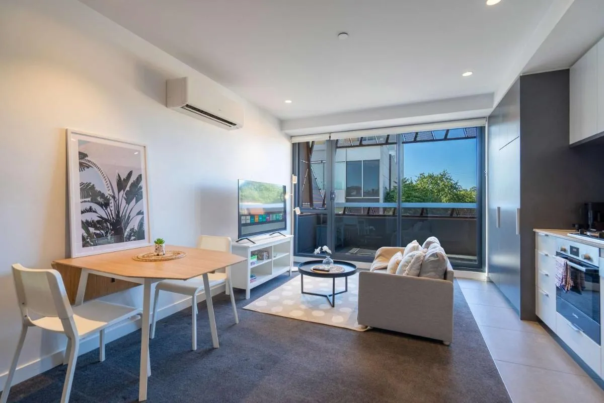 Modern 1BR Apartment with Smart TV and Views — 4