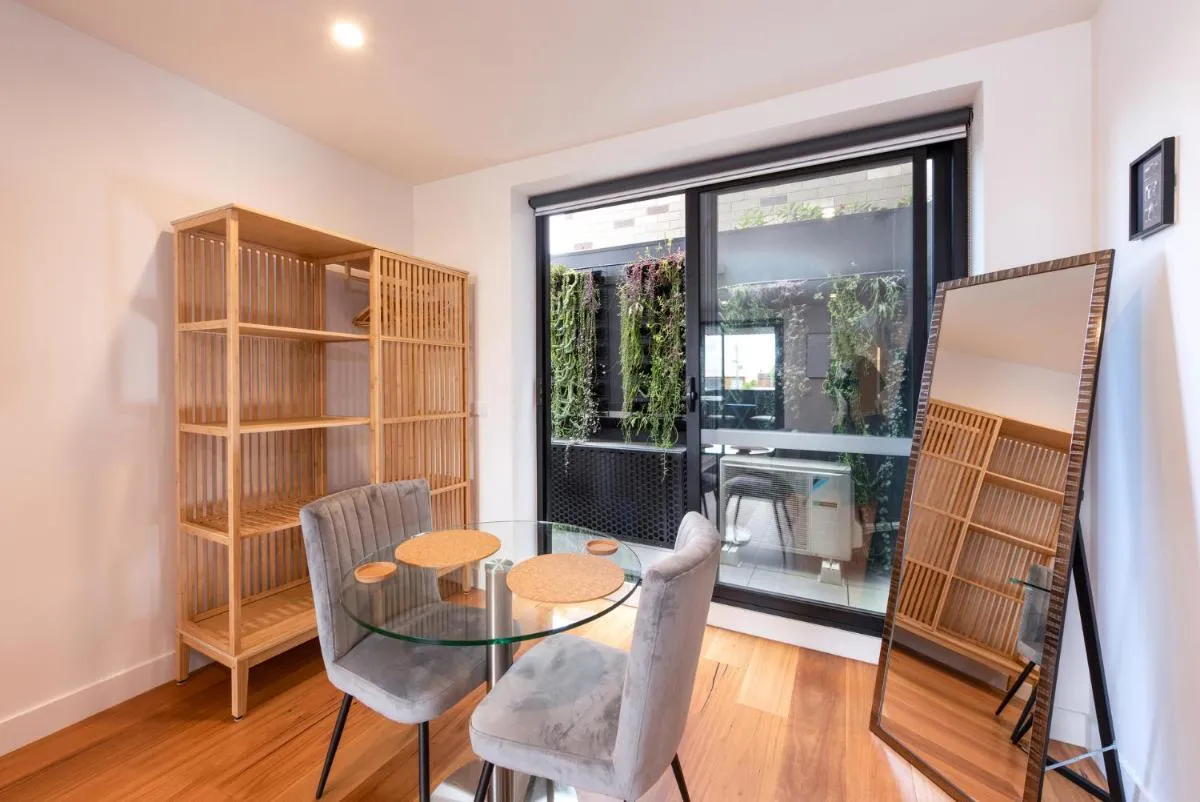 Modern 1 Bedroom Apartment in Brunswick East near CBD — 3