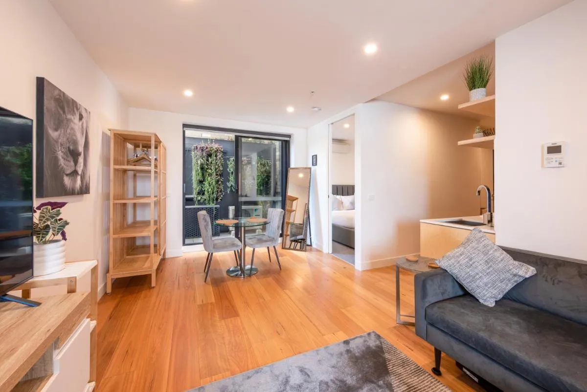 Modern 1 Bedroom Apartment in Brunswick East near CBD — 2