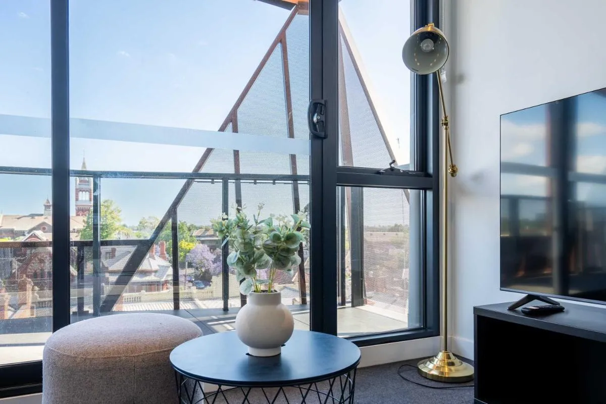Modern 2B Apartment with City Views — 5
