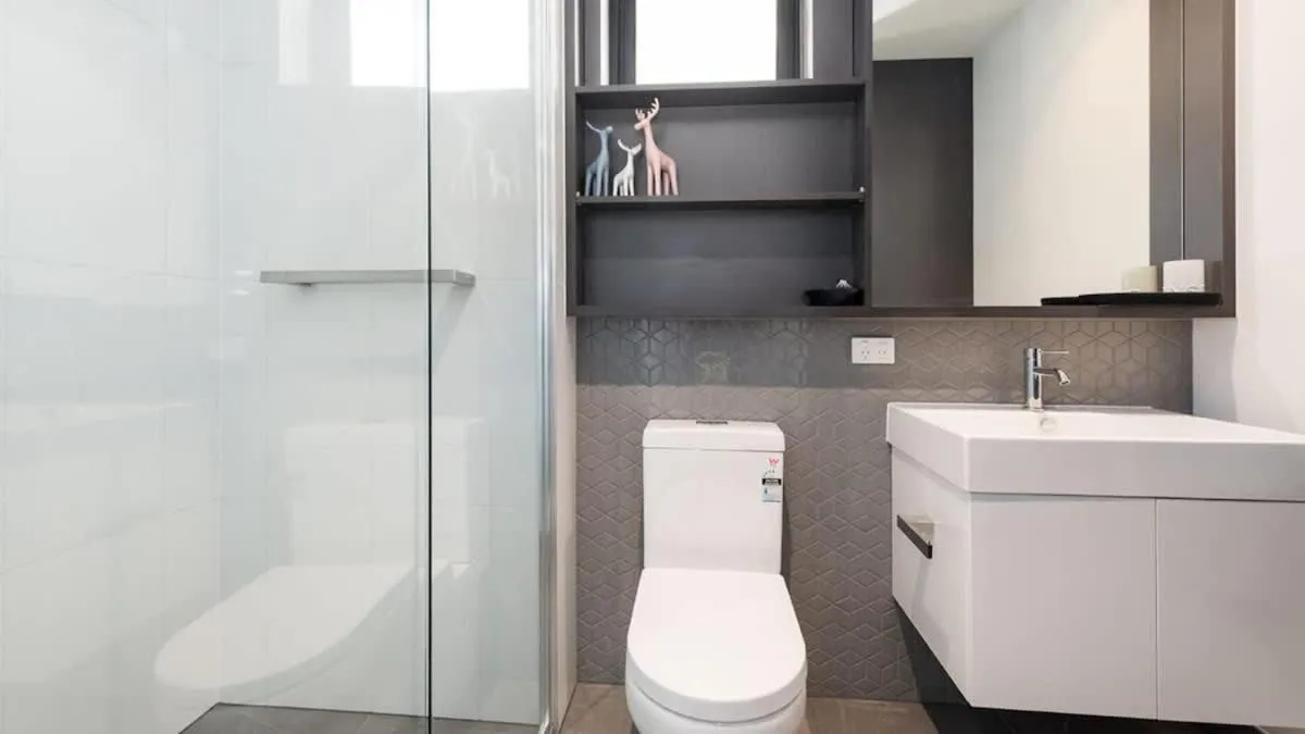 Modern 2B Apartment with City Views — 3
