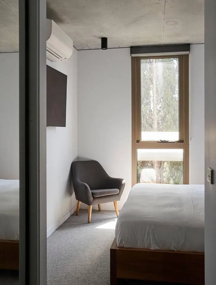 ‘Modern Minimalism’ Slate Chic in the City — 4