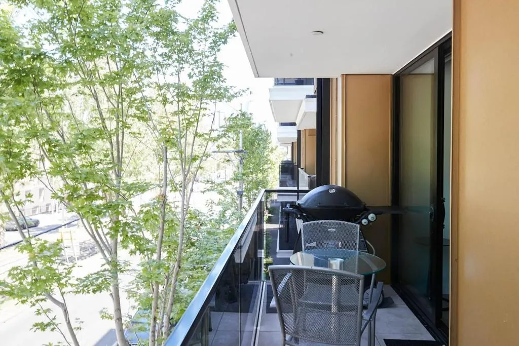 ‘Modern Minimalism’ Slate Chic in the City