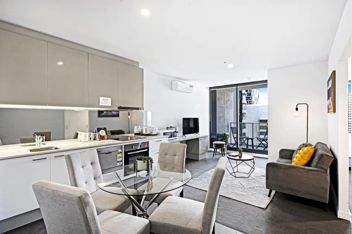 Modern One-bedroom Apt in Central Melbourne — 5
