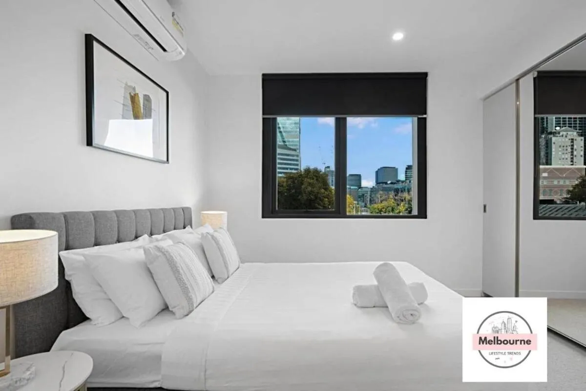 Modern SOHO Duplex Free Parking – City View — 2