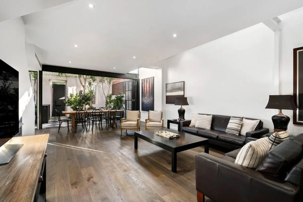 ‘Orangerie’ A Stunning Shoe Factory Conversion — 4