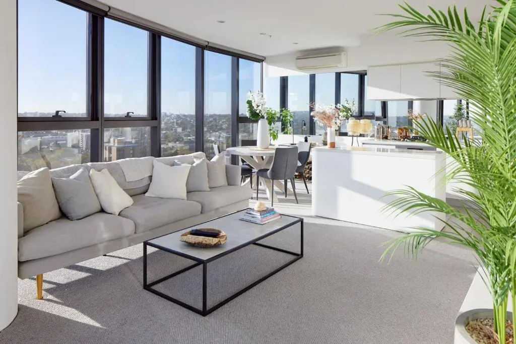 ‘Panoramic Elegance’ Stylish off Chapel St with Pool