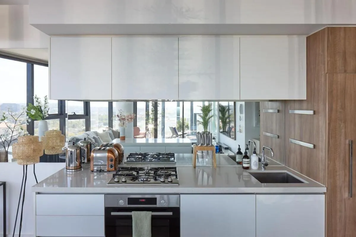 ‘Panoramic Elegance’ Stylish off Chapel St with Pool — 5
