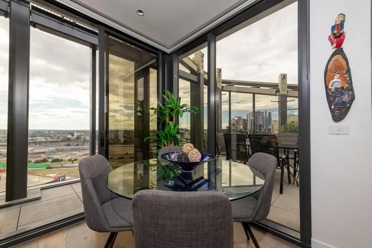 Penthouse Luxury Suite – Unmatched Views & Location — 5