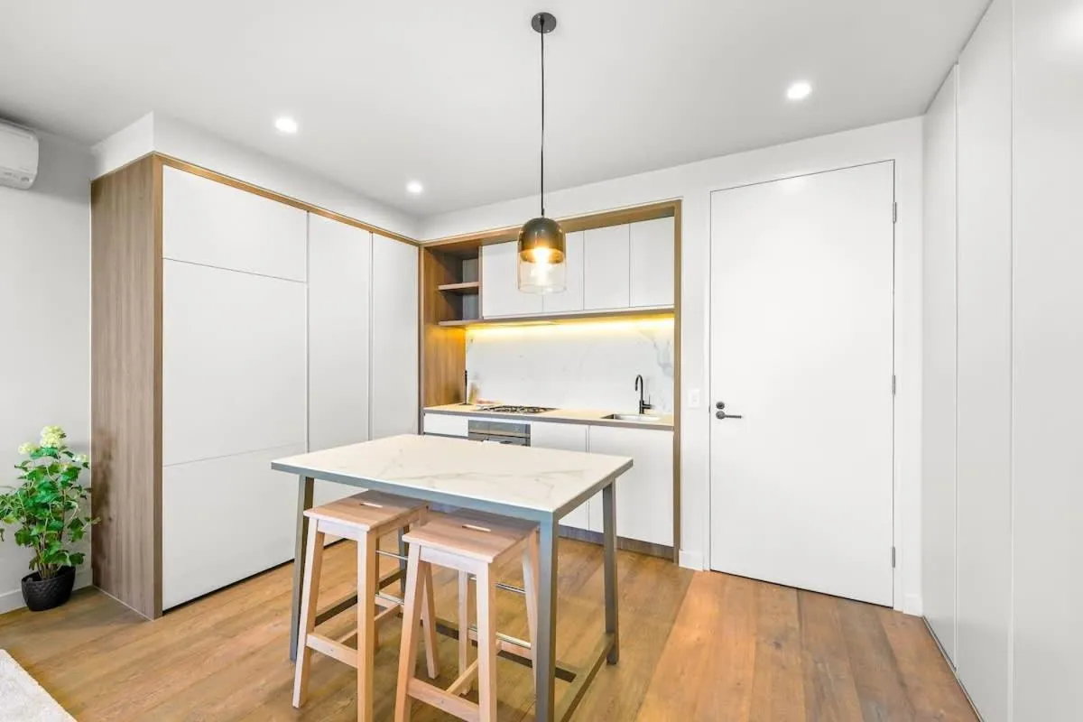 Perfectly Located Executive 1BR at Caulfield North — 5