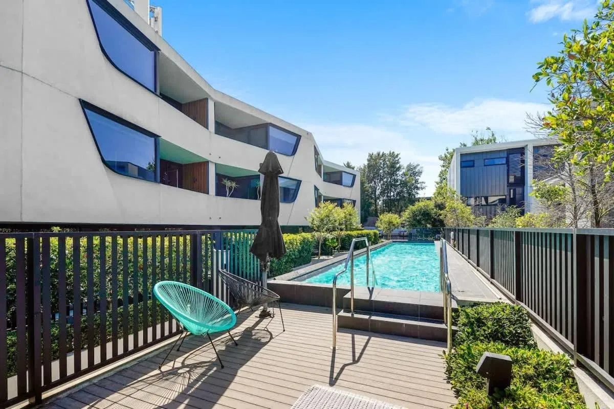 Perfectly Located Executive 1BR at Caulfield North — 4