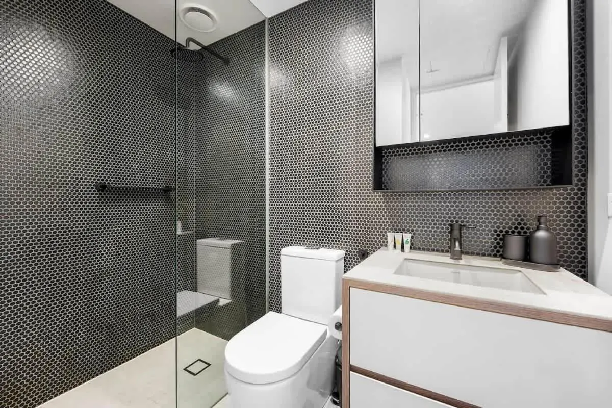 Perfectly Located Executive 1BR at Caulfield North — 3