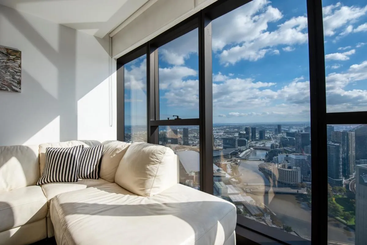 Prima Tower – Three Bedroom Apartment with City and Flames Views — 5