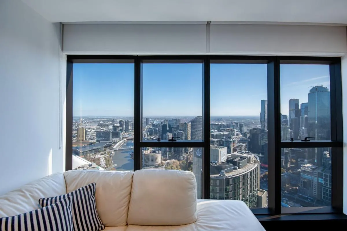 Prima Tower – Three Bedroom Apartment with City and Flames Views — 2