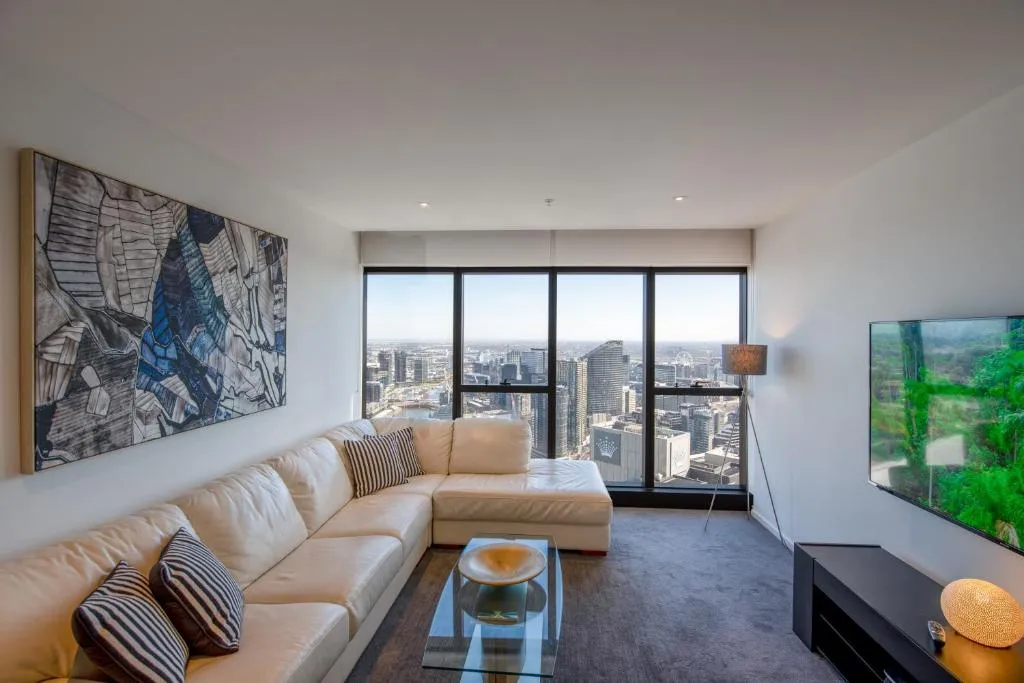 Prima Tower – Three Bedroom Apartment with City and Flames Views