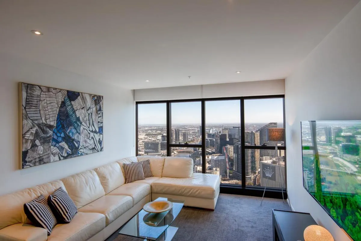 Prima Tower – Three Bedroom Apartment with City and Flames Views — 3