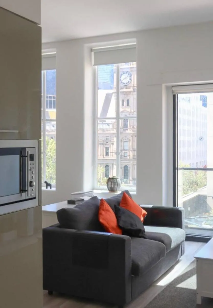 Private Apartment The Clocktower Light and Airy Studio on Bourke St — 5